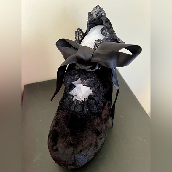 NIB Dolls Kill Widow Nocturnal Garden Platform Mary Janes in Black Velvet & Lace - Picture 8 of 16